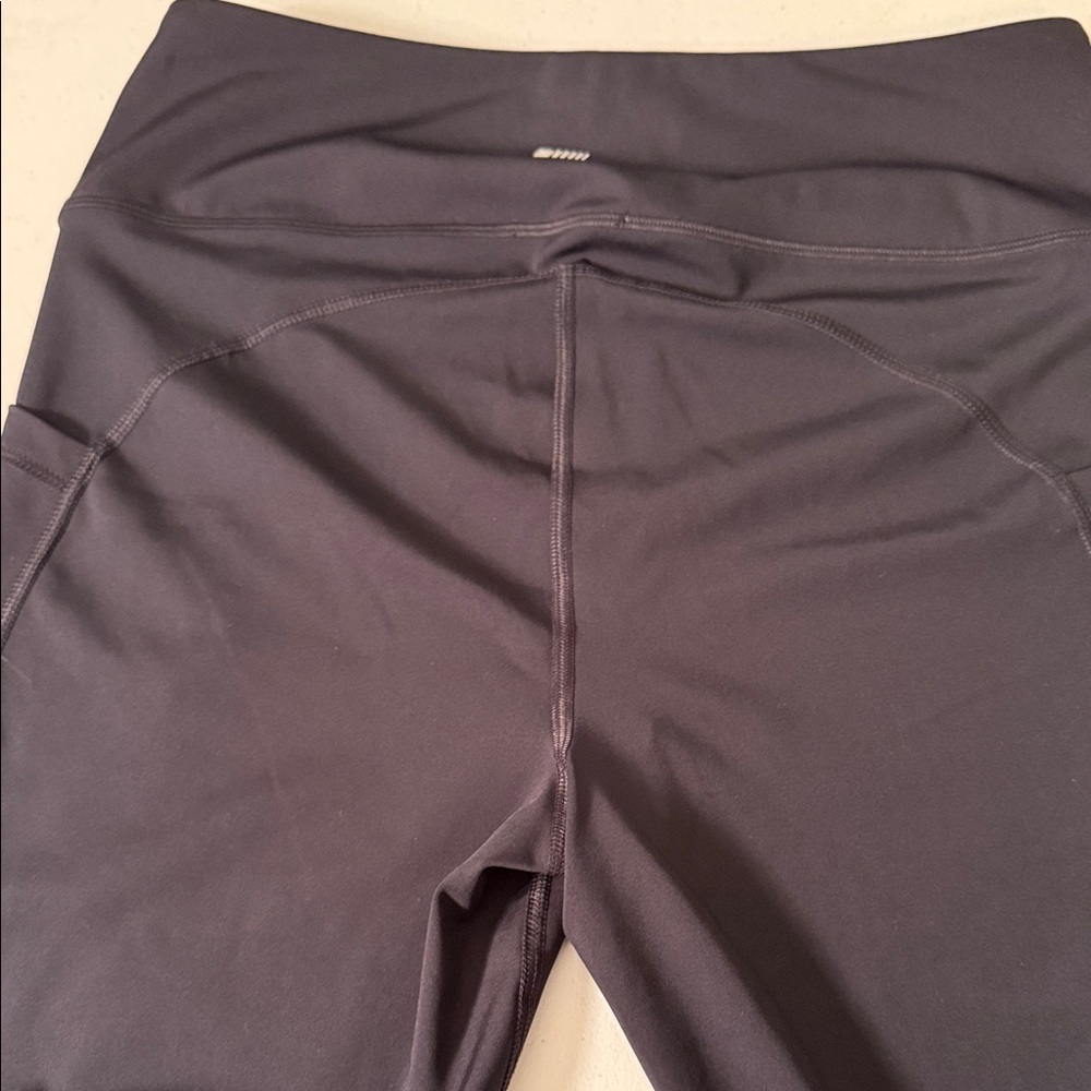 Amazon Essentials Black Women's Performance Leggi… - image 4